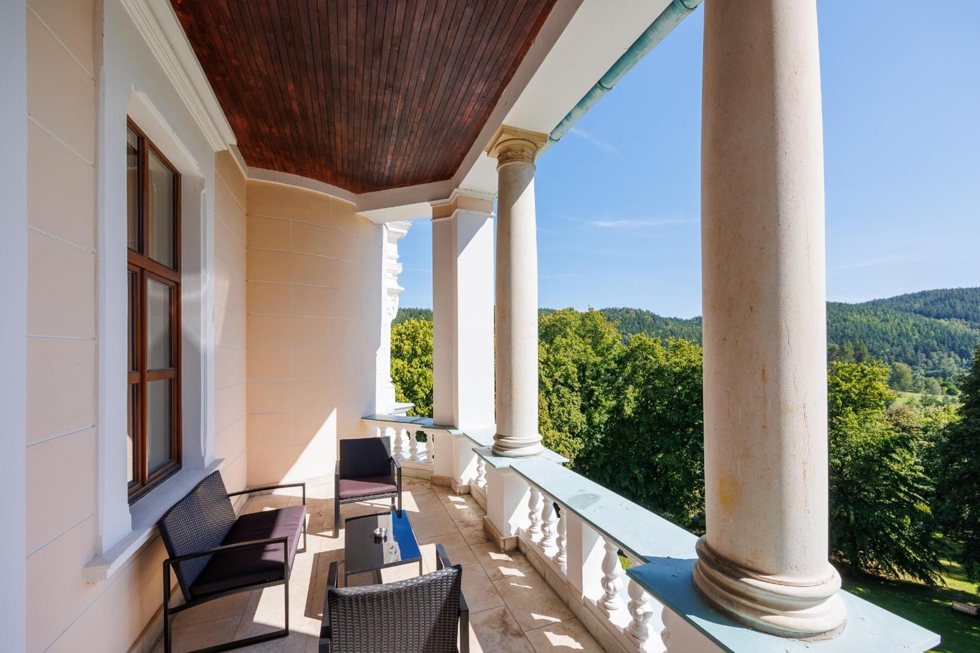 Hotel Chateau Cihelny Карлови Вари Екстериор снимка