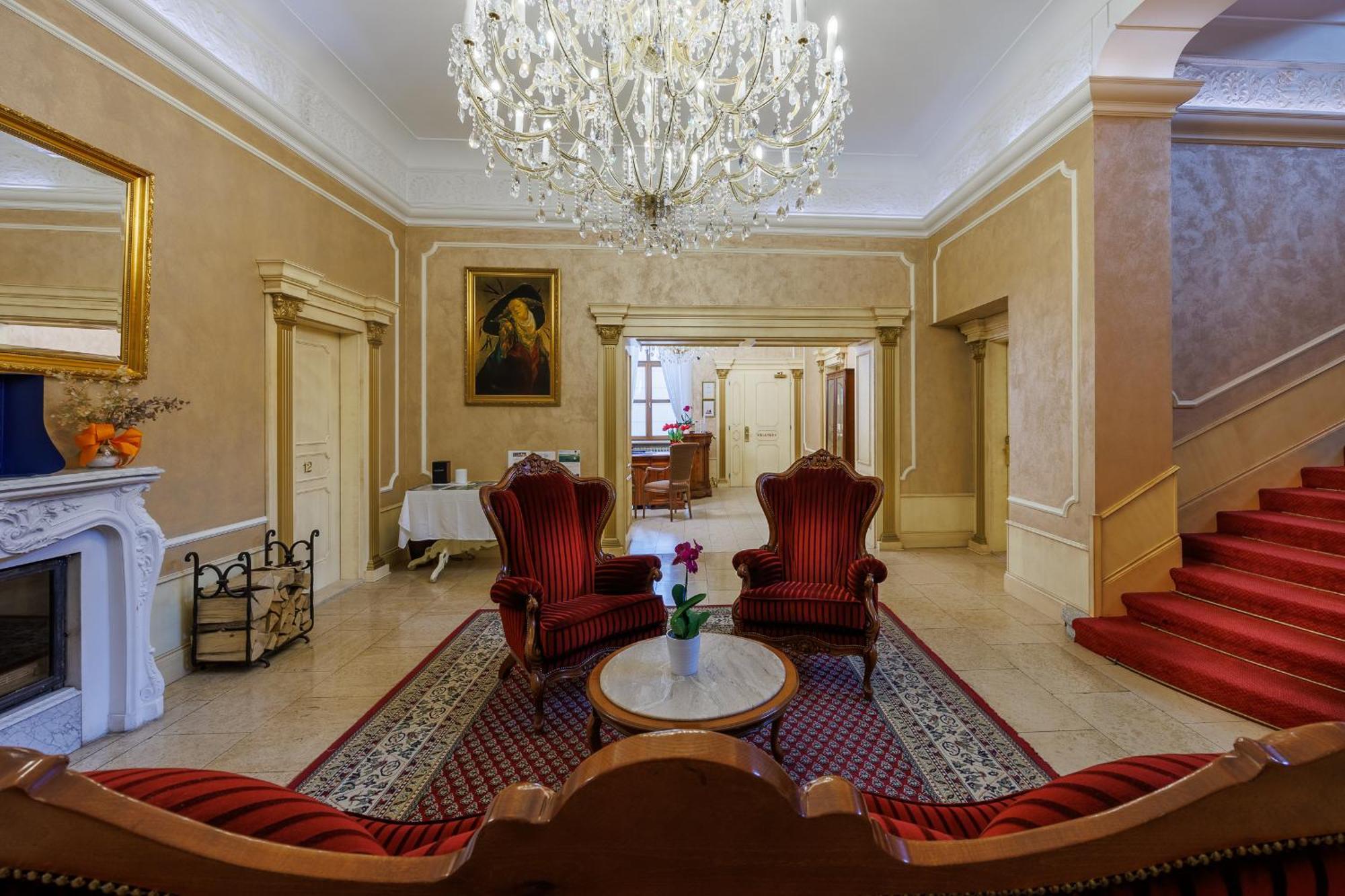 Hotel Chateau Cihelny Карлови Вари Екстериор снимка