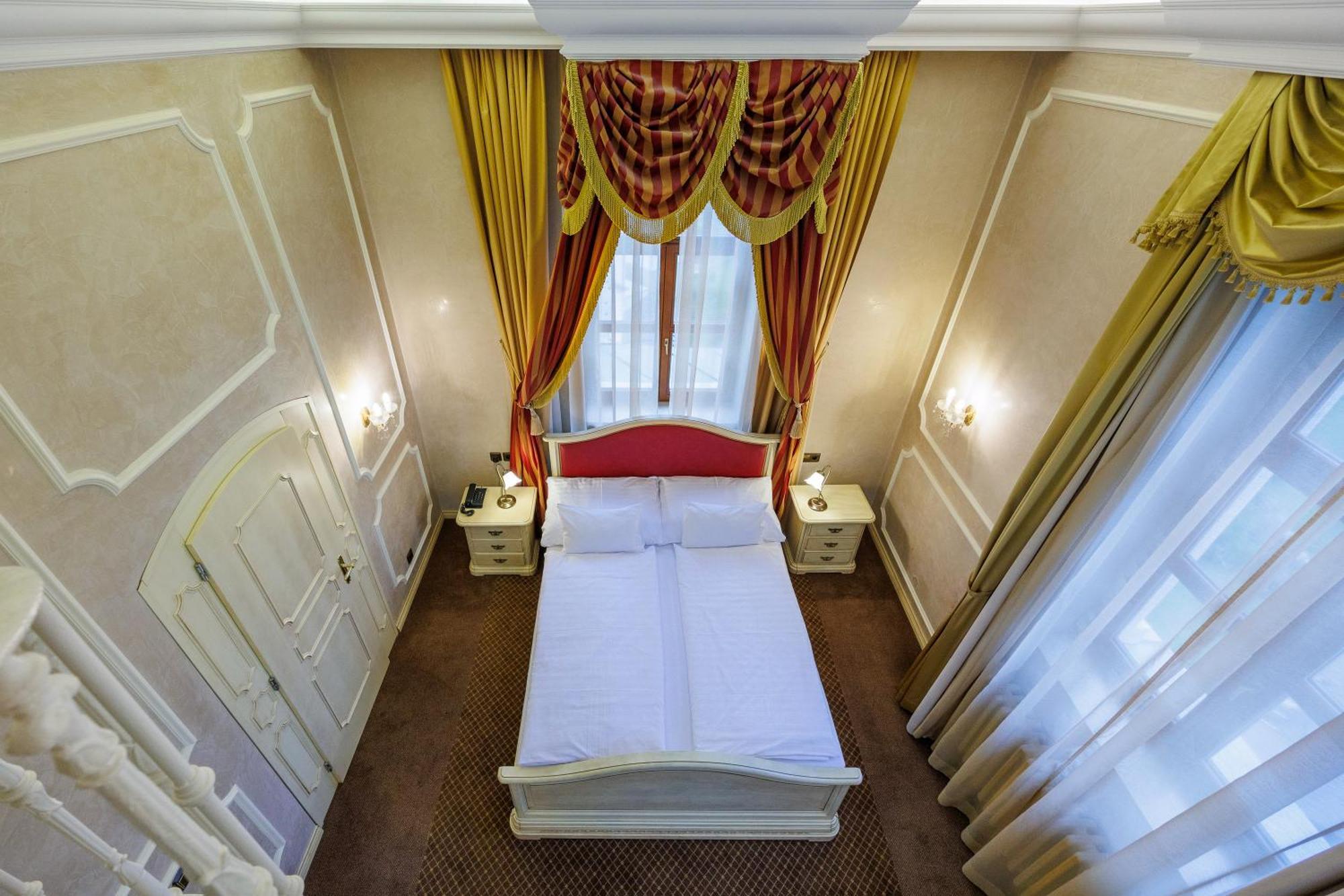 Hotel Chateau Cihelny Карлови Вари Екстериор снимка