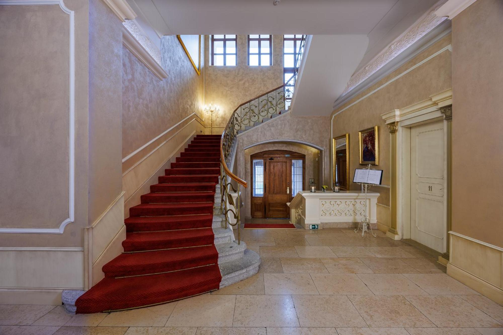 Hotel Chateau Cihelny Карлови Вари Екстериор снимка