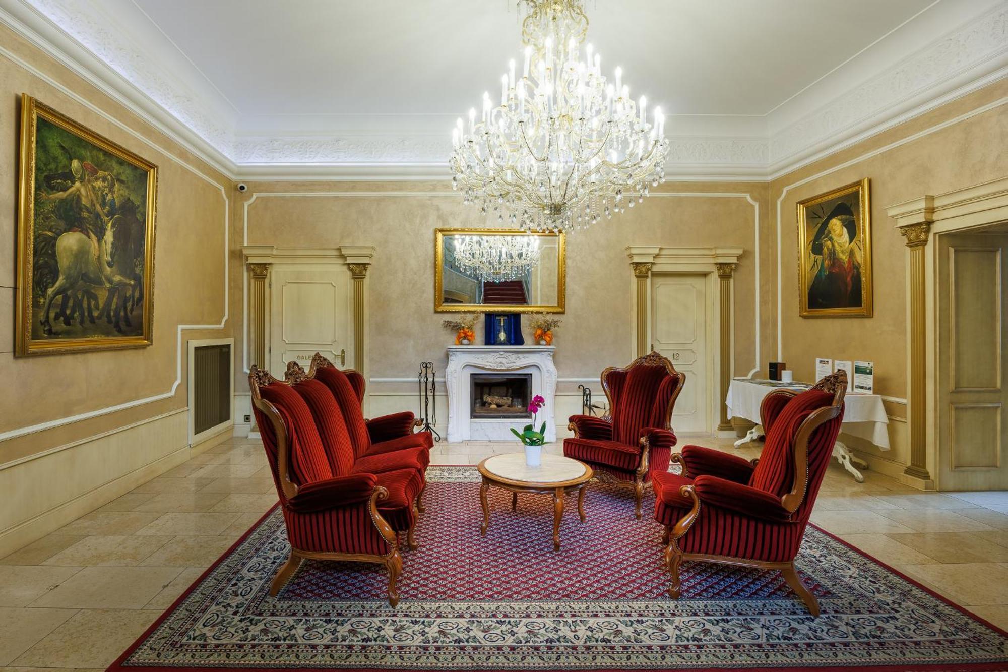 Hotel Chateau Cihelny Карлови Вари Екстериор снимка