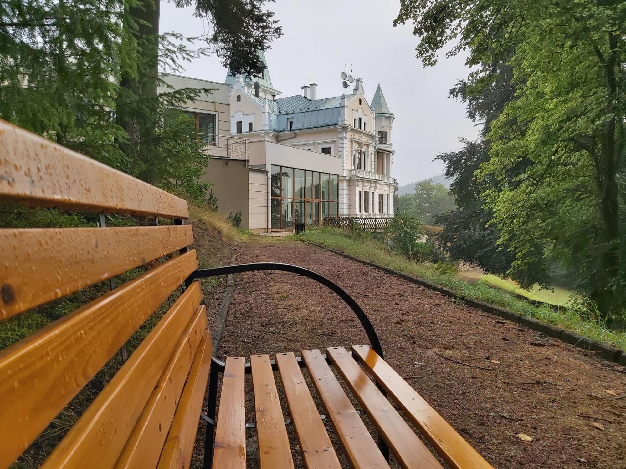 Hotel Chateau Cihelny Карлови Вари Екстериор снимка