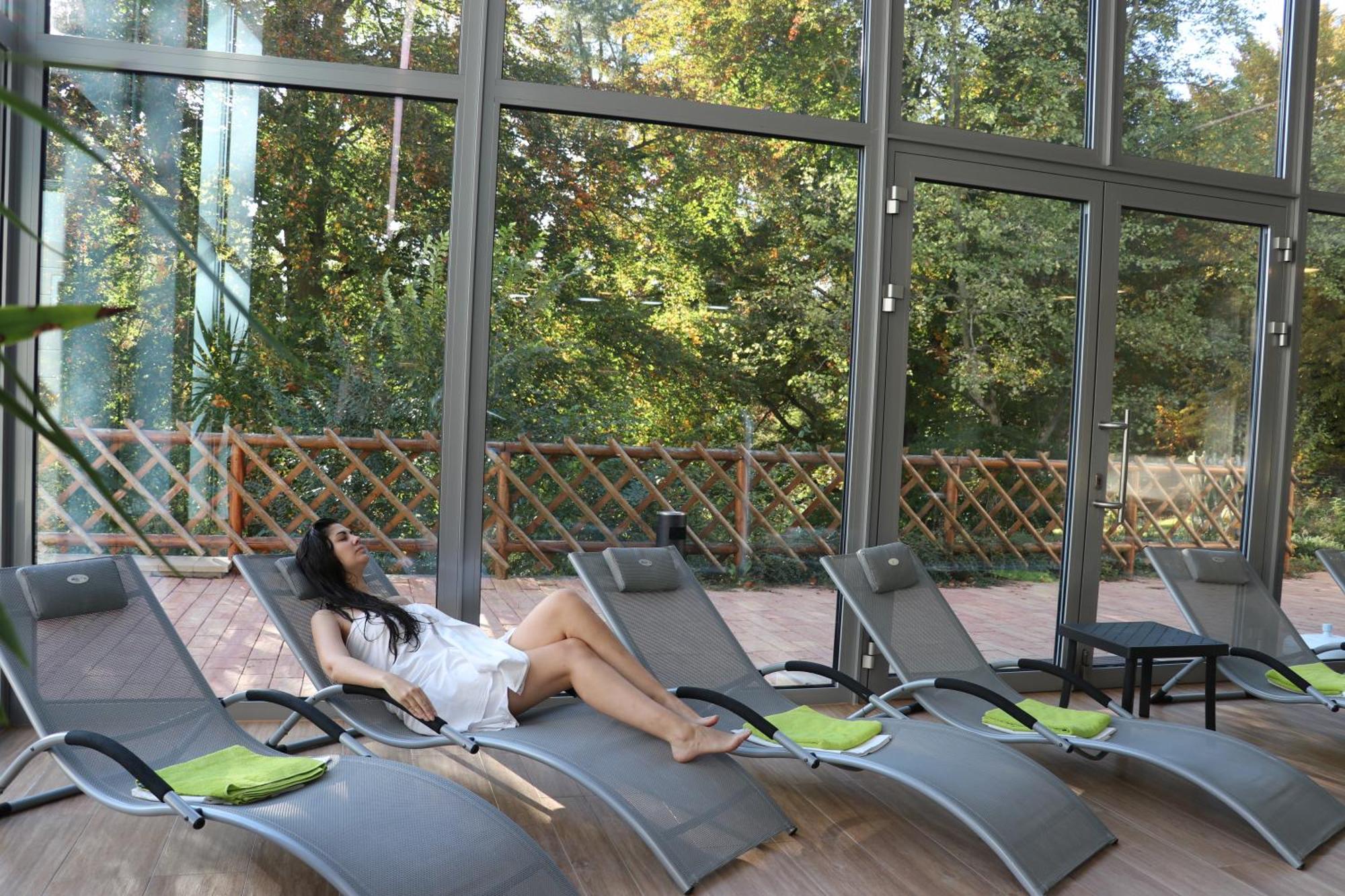 Hotel Chateau Cihelny Карлови Вари Екстериор снимка