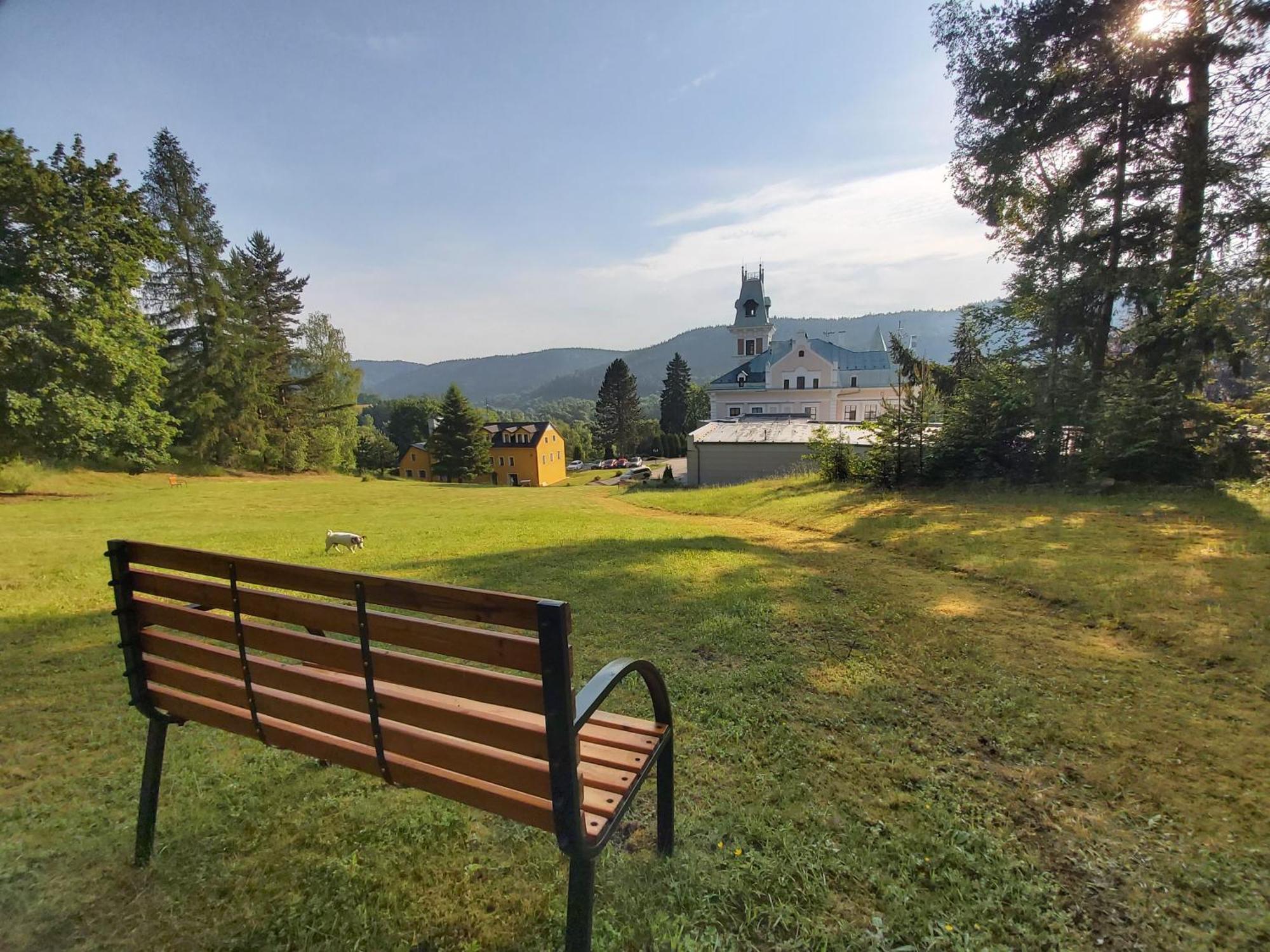 Hotel Chateau Cihelny Карлови Вари Екстериор снимка