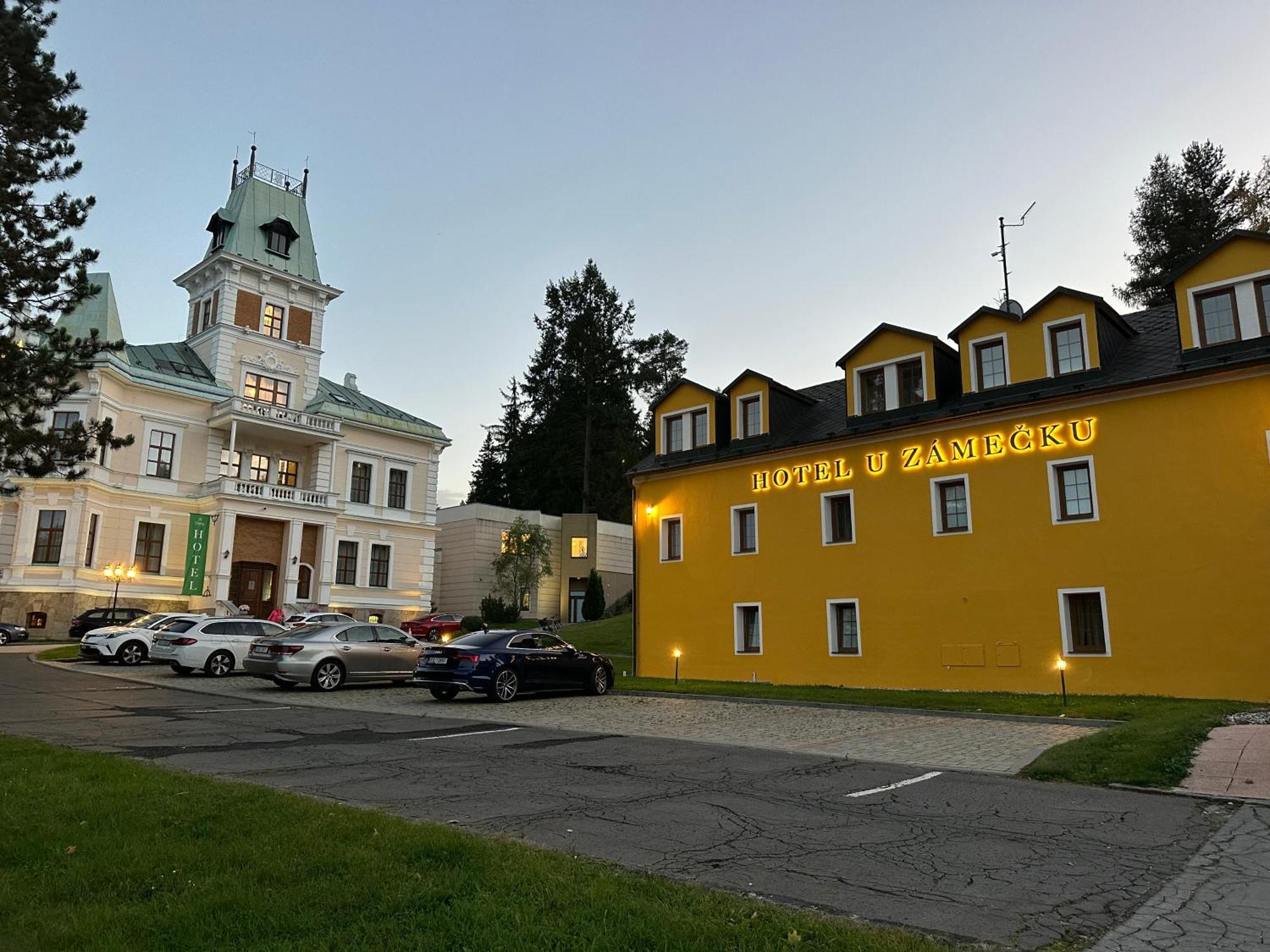 Hotel Chateau Cihelny Карлови Вари Екстериор снимка