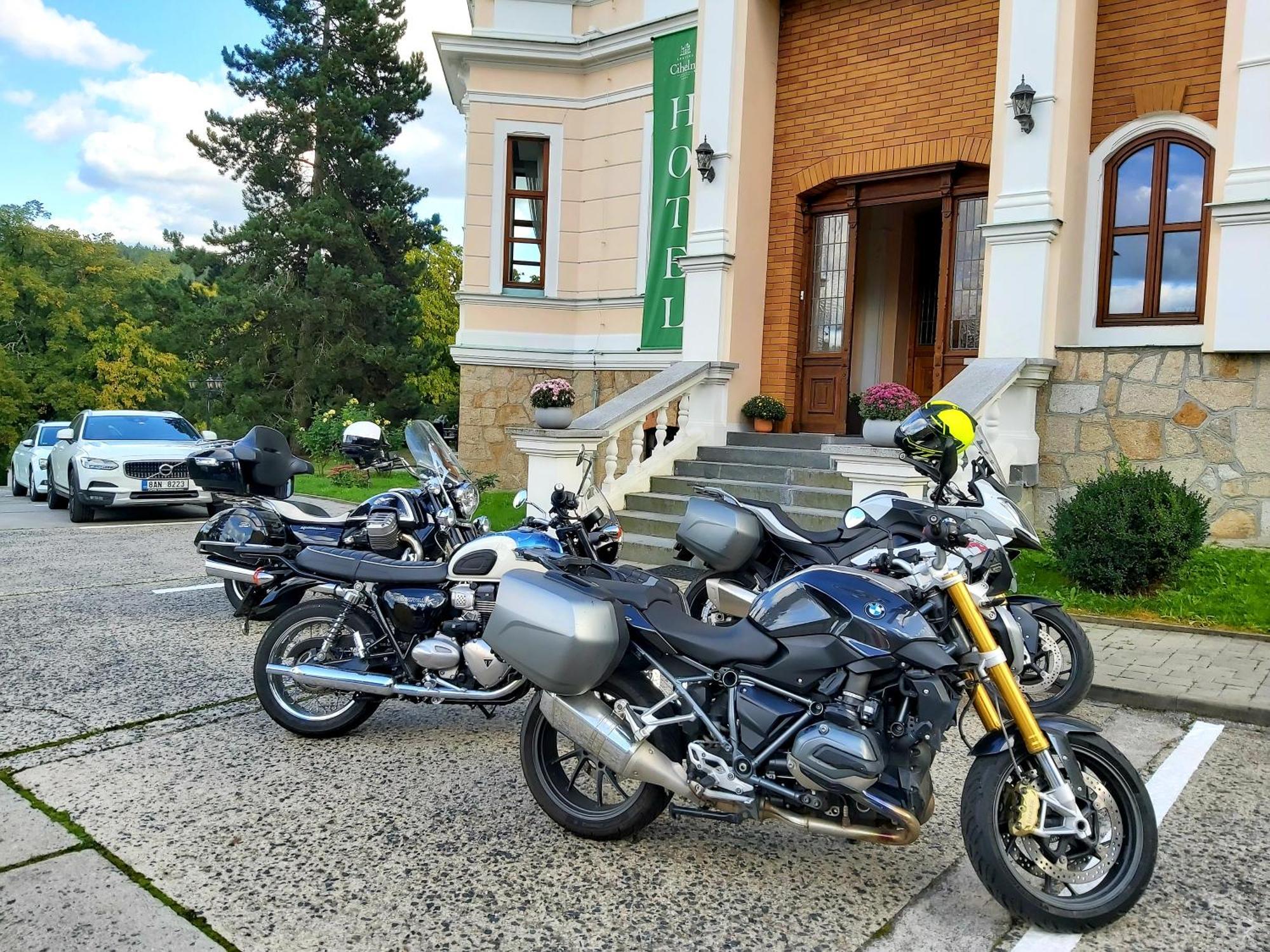 Hotel Chateau Cihelny Карлови Вари Екстериор снимка