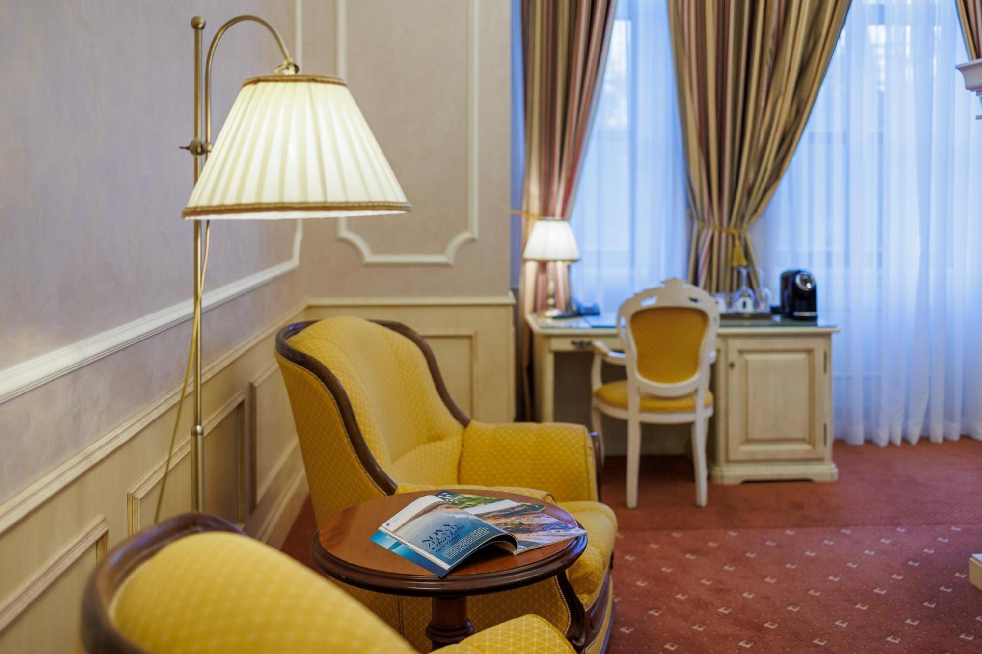 Hotel Chateau Cihelny Карлови Вари Екстериор снимка