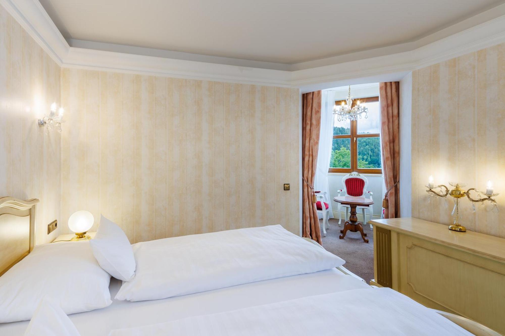 Hotel Chateau Cihelny Карлови Вари Екстериор снимка