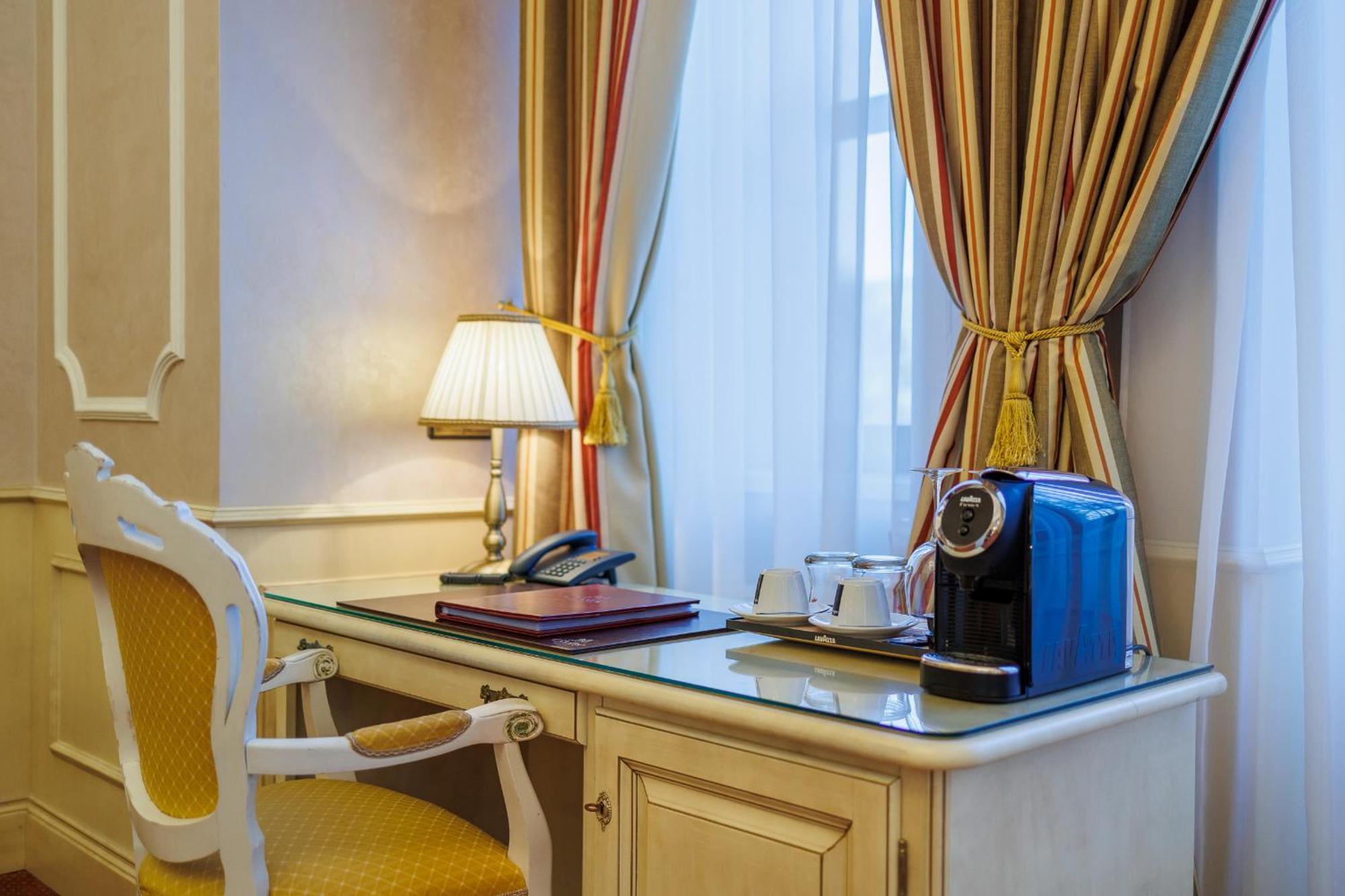 Hotel Chateau Cihelny Карлови Вари Екстериор снимка