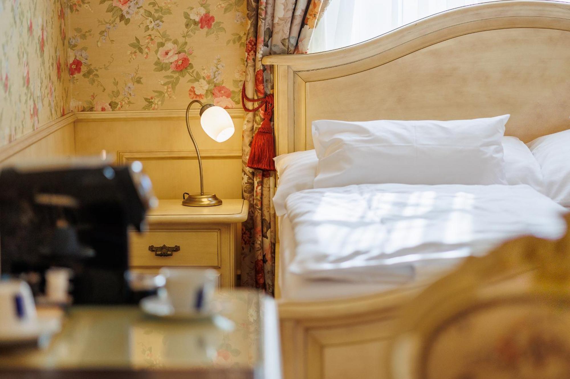 Hotel Chateau Cihelny Карлови Вари Екстериор снимка