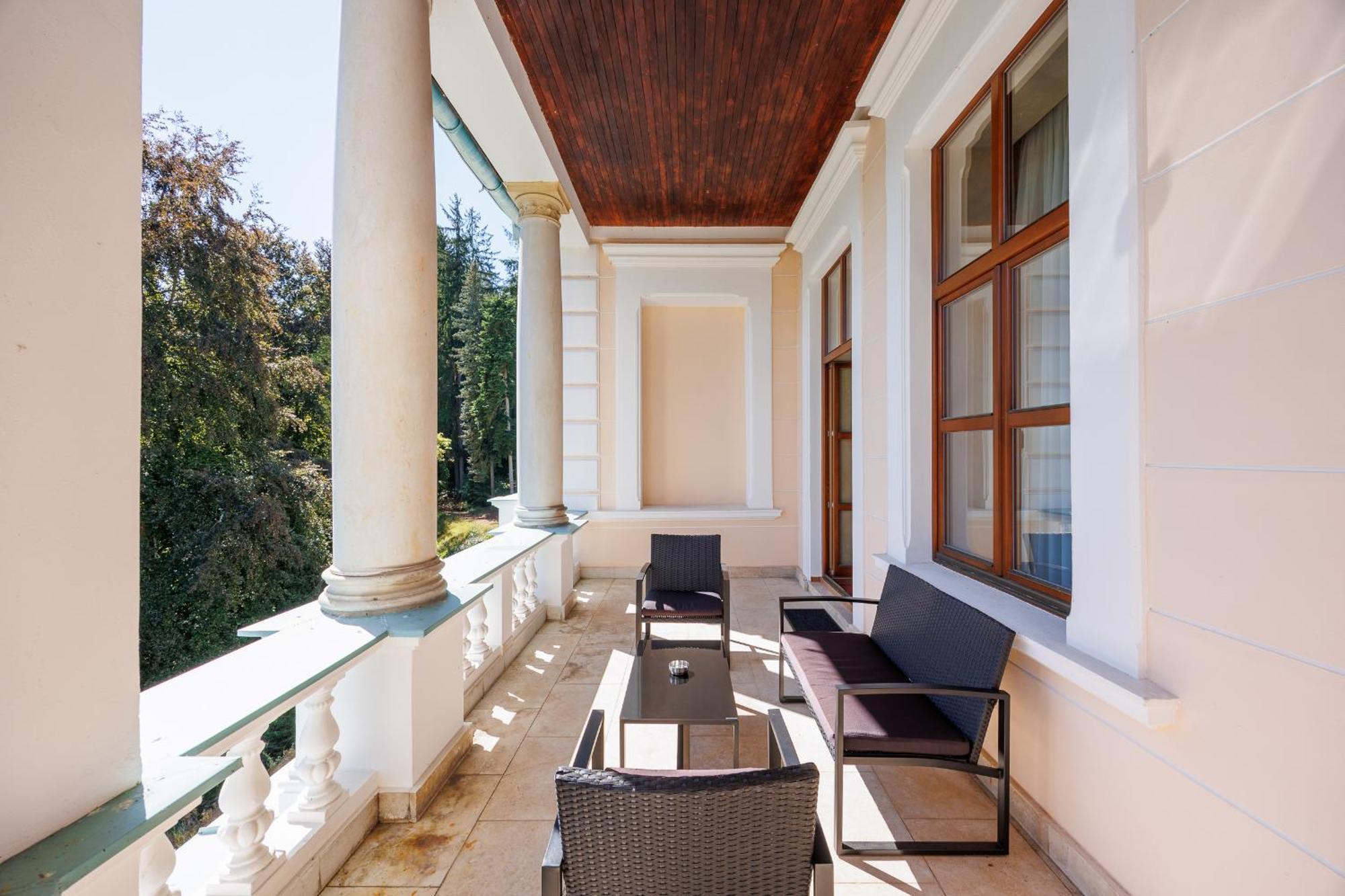 Hotel Chateau Cihelny Карлови Вари Екстериор снимка